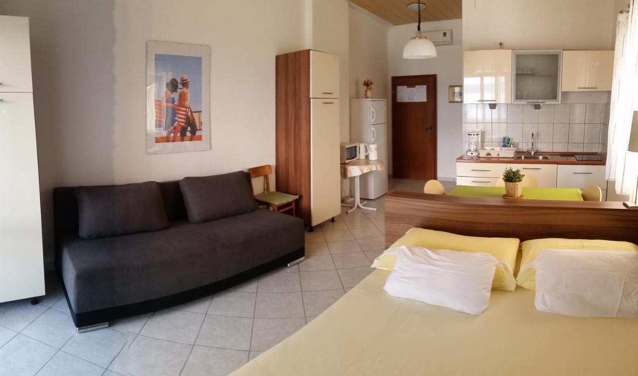 Studio Ground Floor With Terace Brela Extérieur photo